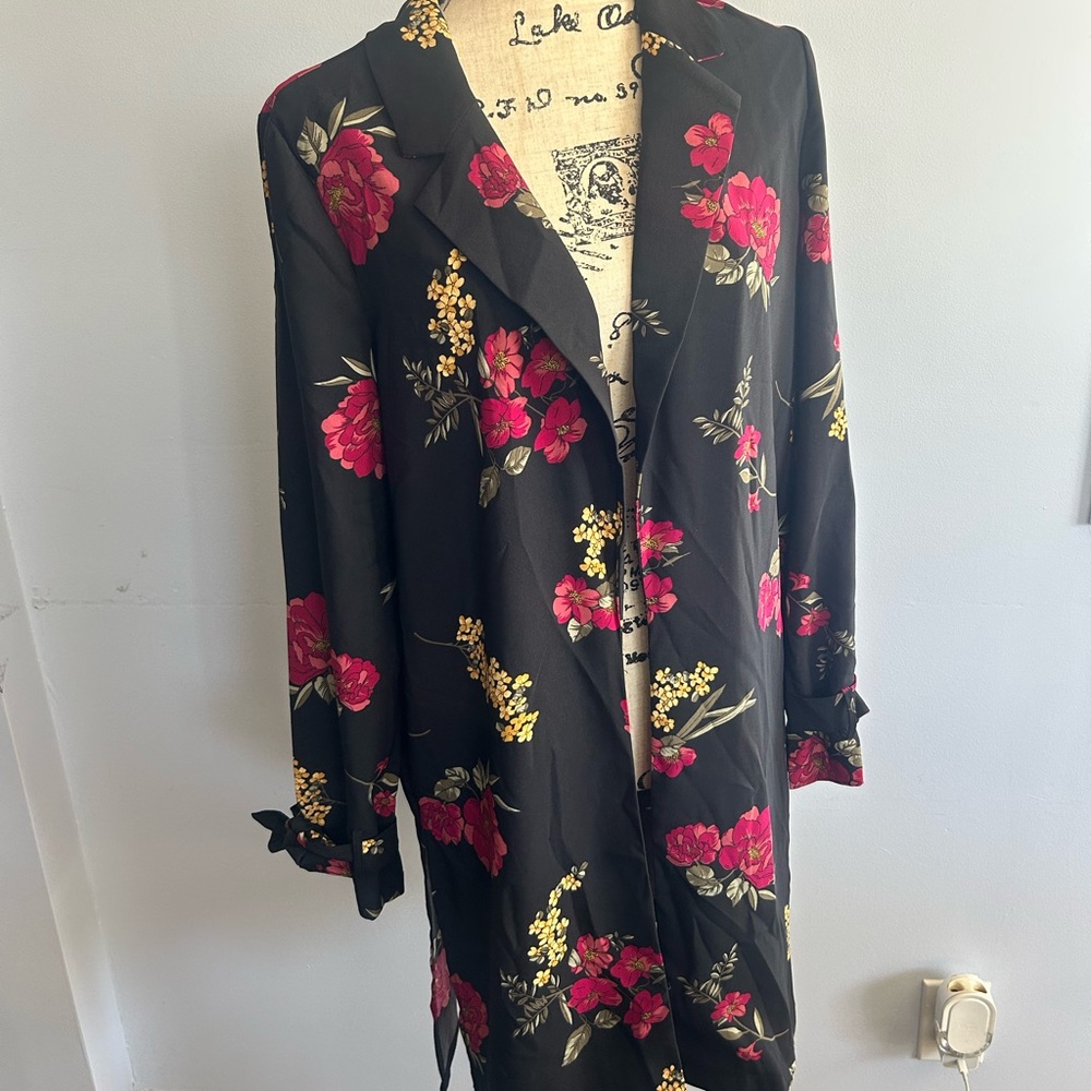 Roz & Ali Black and‎ Pink Blazer with Elegant Design